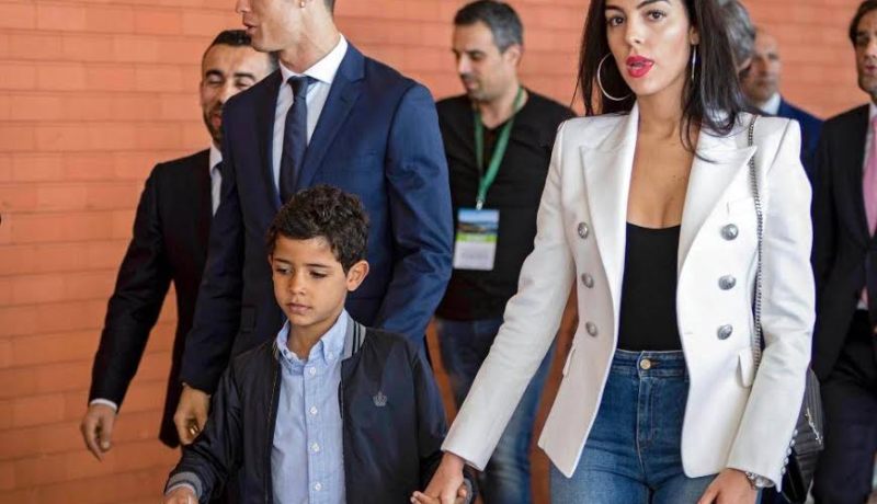 رونالدو ينتظر مولودته الأولى من صديقته الإسبانية جورجينا