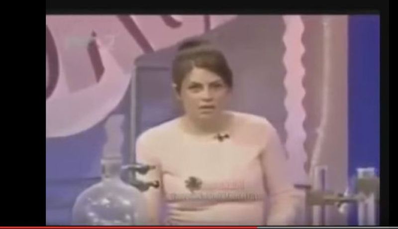 بالفيديو وفاة مذيعة على الهواء أثناء تقديمها البرنامج