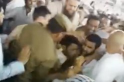 شاهد.. لهذا السبب حاول رجل إحراق نفسه عند الكعبة