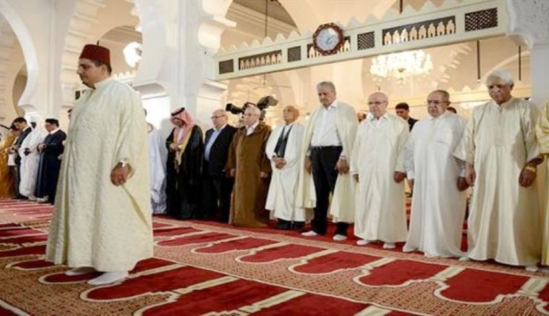 سلال و بن صالح و ولد خليفة يؤدّون صلاة عيد الاضحى  في الجامع الكبير