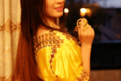 سهيلة بن لشهب تهنّئ جمهورها في العيد بالجبّة القبائلية