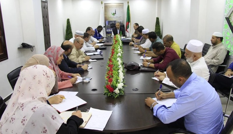 بالصور.. ديوان الحج والعمرة في لقاء تنسيقي لمناقشة البرنامج التكويني