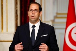 شاهد : محاولة إنتحار جماعية امام مقر حزب “تحيا تونس”