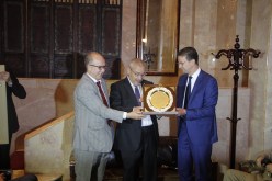 والي قسنطينة يكرم النائب العام السابق لدى مجلس قضاء قسنطينة