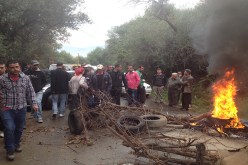 طالبو السكنات بحي مايو يغلقون الطريق في البليدة