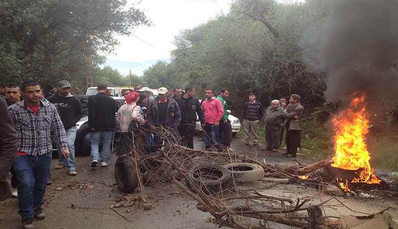 طالبو السكنات بحي مايو يغلقون الطريق في البليدة