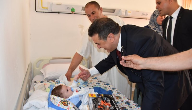 والي قالمة يزور مصلحة طب الاطفال بالمؤسسسة الإستشفائية الام والطفل