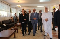 بالصور.. والي العاصمة ووفد وزاري في زيارة تضامنية إلى الفئات الهشة