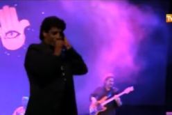 بالفيديو.. صاحب رائعة “كارافان تو بغداد” يزلزل قاعة أوبرا الجزائر