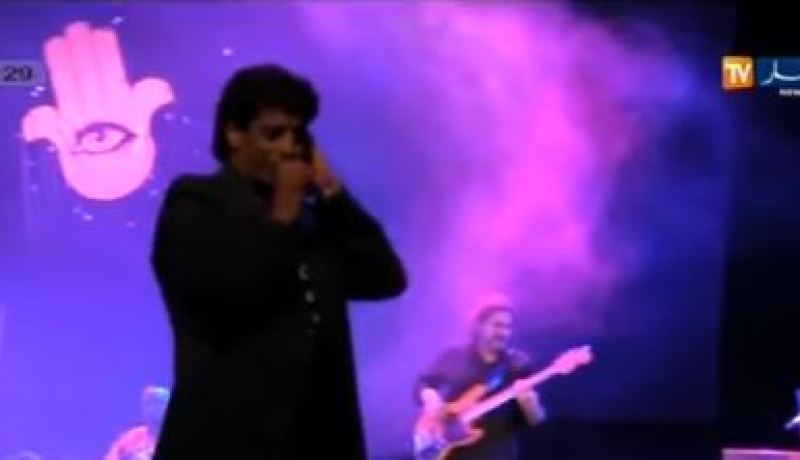 بالفيديو.. صاحب رائعة “كارافان تو بغداد” يزلزل قاعة أوبرا الجزائر