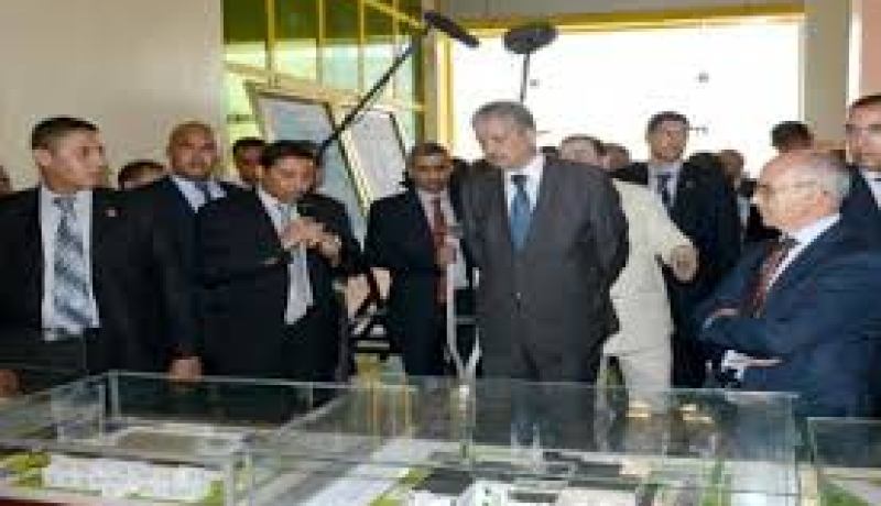 سلال يشرف على تدشين كلية الطب بمستغانم