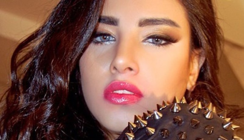 الفنانة مروة نصر تتبرع بشعرها لمرضى سرطان الأطفال