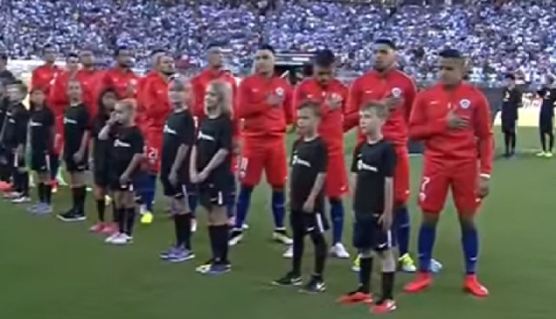 مهزلة أخرى في كوبا أمريكا .. نشيد تشيلي ممزوج بأغنية بيتبول