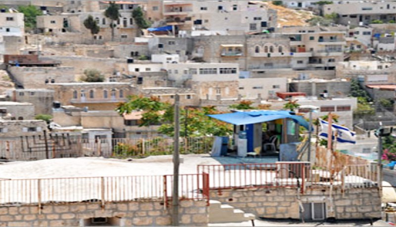 الإحتلال الاسرائيلي يغلق بلدة بالضفة الغربية