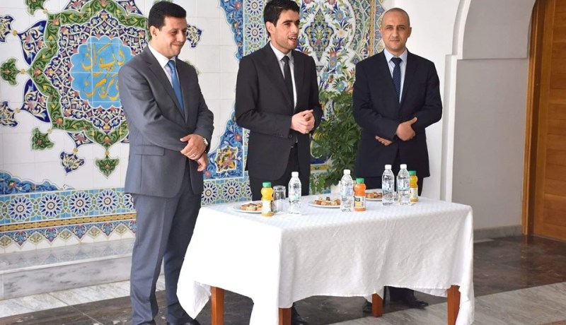 وزير العلاقات مع البرلمان يحتفل مع إطارات وموظفي قطاعه بعيد الفطر