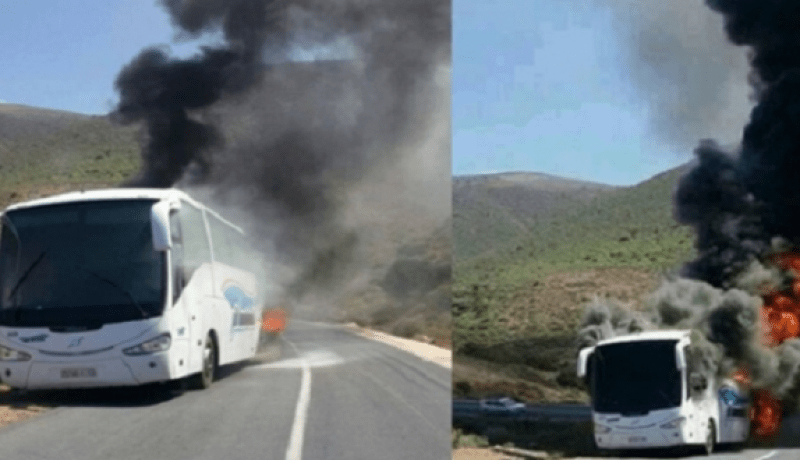 إحتراق حافلة لنقل المسافرين تربط بشار بالعاصمة في البيض