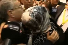 بالفيديو تدافع وبكاء أثناء مغادرة سعداني قاعة المؤتمرات