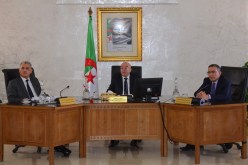 بالصور.. وزير الداخلية في اجتماع مع الإطارات لدراسة الملفات الراهنة