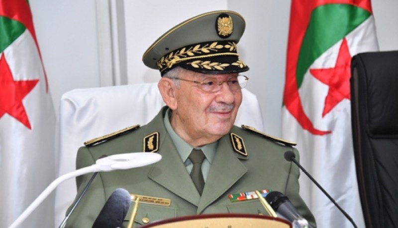 قايد صالح في زيارة عمل إلى قيادة القوات الجوية