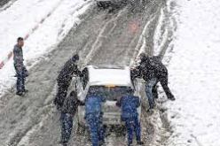 ولاية ميلة بحلة بيضاء و حركة مرور صعبة عبر الطرقات