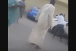 بالفيديو شجار بالعصي والسواطير بين مجموعة من الشبان