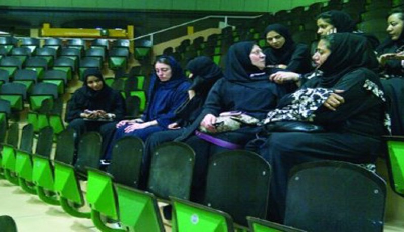 حضور نسوي سعودي لافت في مباراة المنتخب السعودي امام نظيره الاماراتي لكرة اليد