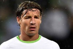 مهدي مصطفى يعلن اعتزال اللعب دوليا