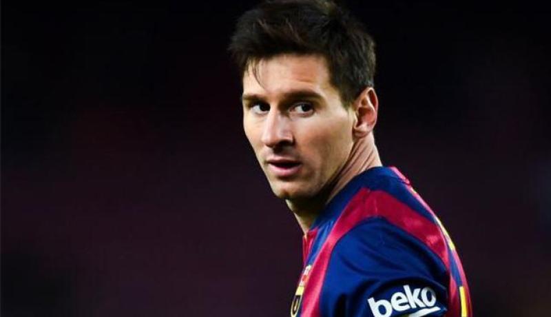 بالفيديو ميسي يسعد أطفال مدرسة برشلونة