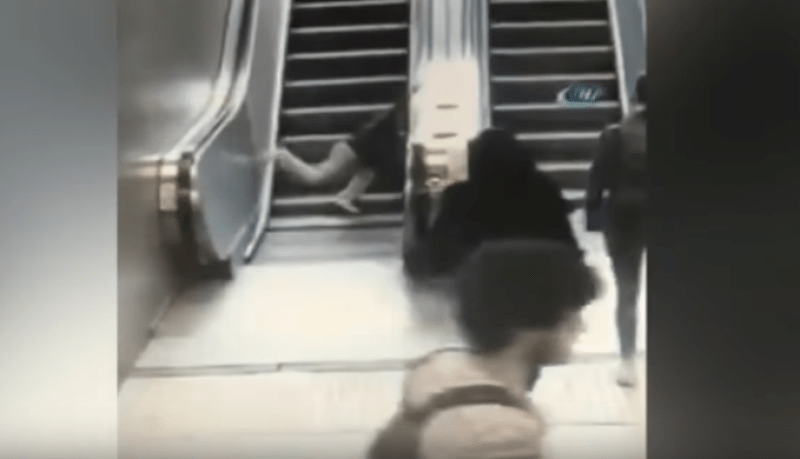 بالفيديو..إنقاذ طفل بأعجوبة ابتلعه مصعد هوائي بمحطّة مترو