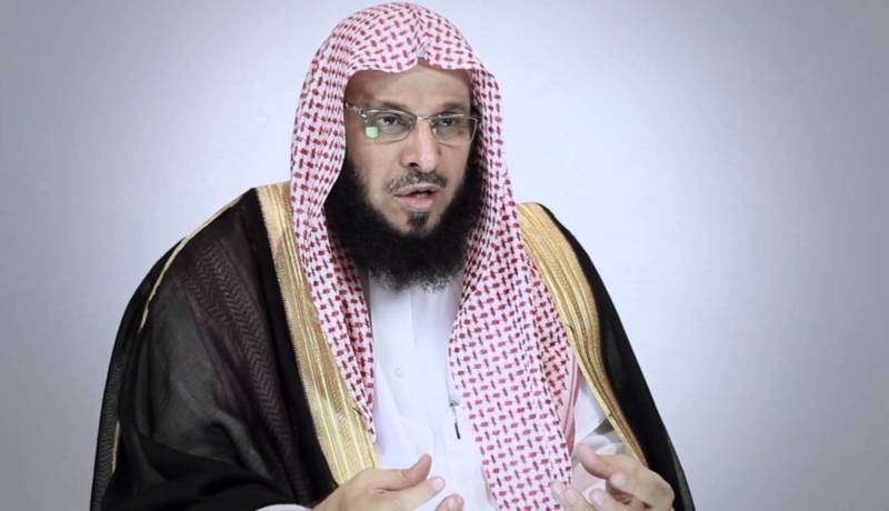 الشيخ عائض القرني ينشر لقطات لآخر اللّحظات قبل محاولة اغتياله