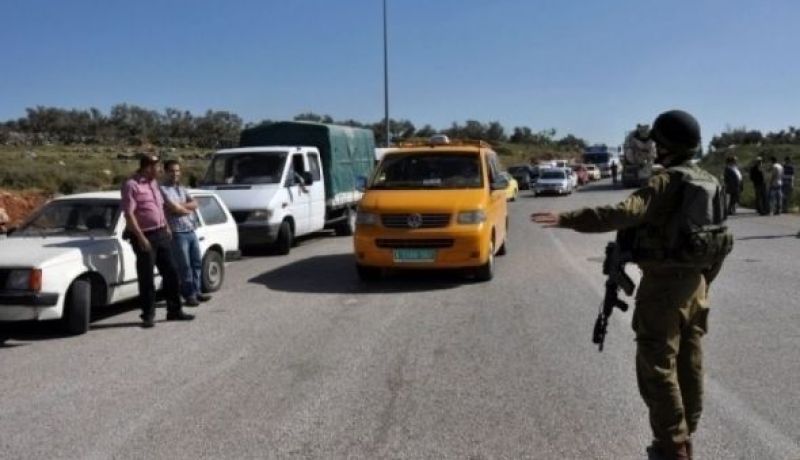 قوات الكيان الصهيوني تغلق مدخل النبي صالح بالضفة الغربية