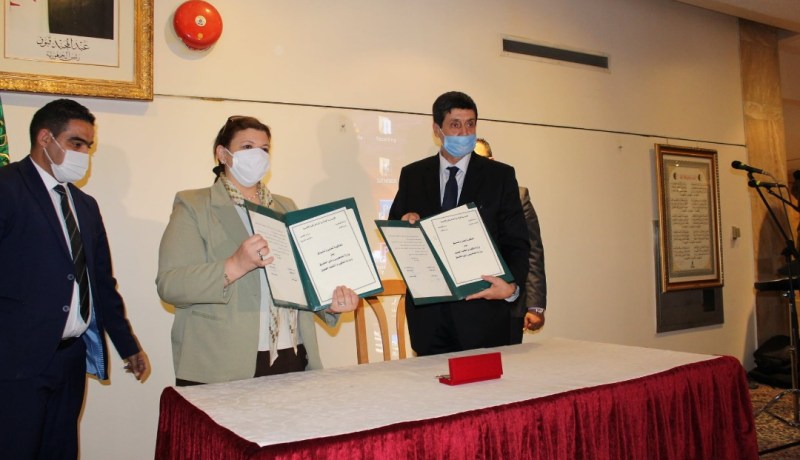 اتفاقية بين وزارتي المجاهدين والتكوين المهني لخياطة العلم الوطني
