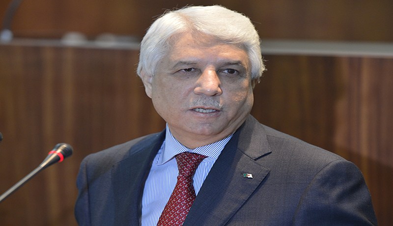 محكمة بئر مراد رايس تقف احتراما لمجاهد