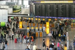 إجراءات مهينة ضد جزائريين في مطار فرانكفورت و استدعاء سفيرة ألمانيا بالجزائر