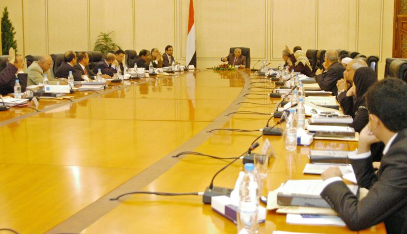 الحكومة اليمنية تناقش تقريرين حول الجهود السياسية والإغاثة