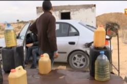 فيديو يبين كيف يعاد بيع البنزين الجزائري المهرب على محور القصرين القيروان