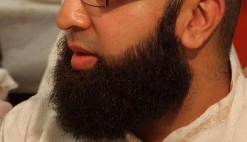 ملتحي يروّج الحبوب المهلوسة داخل علبة سجائر بباب الوادي