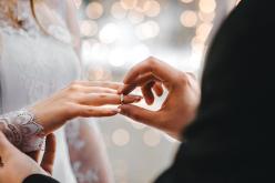 مربيات أجيال يبحثن عن ابن الحلال