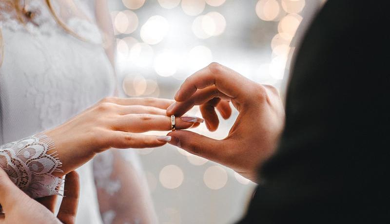 ويبقى الأمل.. أريد أن أطلّق العزوبية على يد زوجة متقية