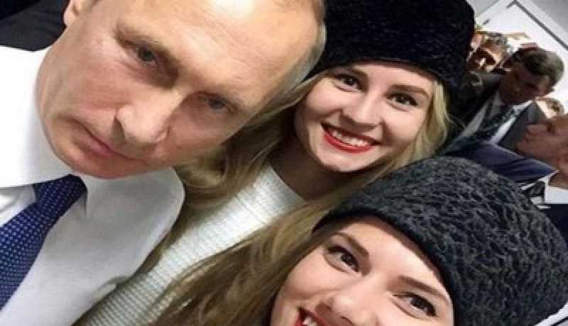 صورة سيلفي بوتين مع ملكة جمال روسيا تثير جدلا واسعا
