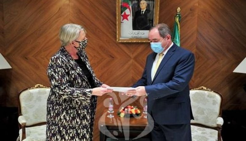 سفيرة بريطانيا الجديدة تسلم أوراق اعتمادها لبوقادوم