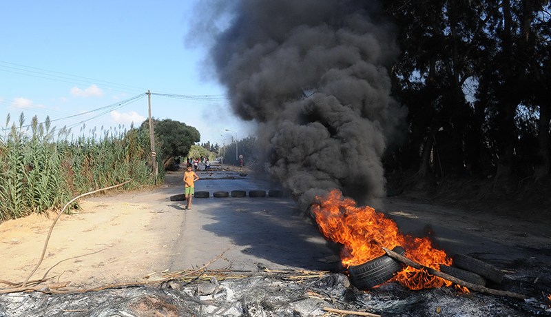 مواطنون يعترضون موكب الوالي للمطالبة بالإفراج عن قائمة السكن في سطيف
