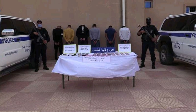 الشلف: توقيف 6 مروجين وحجز 1 كلغ “زطلة” و585 قرص مهلوس