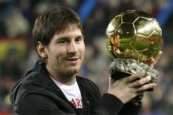 ميسي يؤكد أن تشافي وإنيستا يستحقان الكرة الذهبية