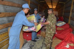 بالصور.. الجيش يوزّع المؤن والمساعدات على سكان إيليزي المنكوبين