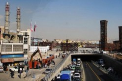 مقتل امرأتين في سقوط رافعة بمسجد في طهران