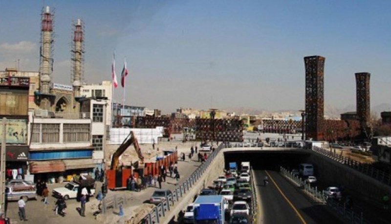 مقتل امرأتين في سقوط رافعة بمسجد في طهران