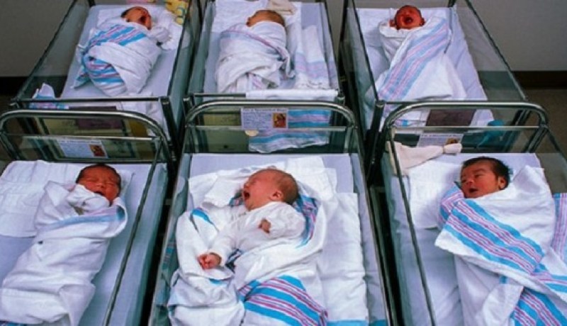 سيدة تنجب 6 توائم  في حالة نادرة