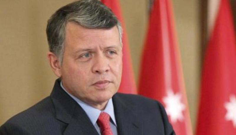 بالفيديو.. ملك الأردن يشارك في إخماد حريق في عمّان
