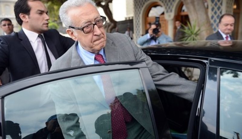 الإبراهيمي يؤكد أنه سيواصل العمل في منصبه